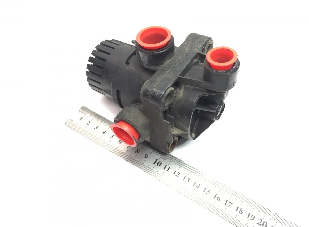 81521166074 Relay Valve MAN 81.52116-6074 81.52116-9074 81521169074 81.52116-9075 81521169075 A0044296344 81521166075 81.52116-6075 A0044298044 0044296344 0044298044 81521166076 81.52116-6076 1518267 1935646 TGL, TGM, TGS, TGX (2005-2021) KNORR-BREMSEImage