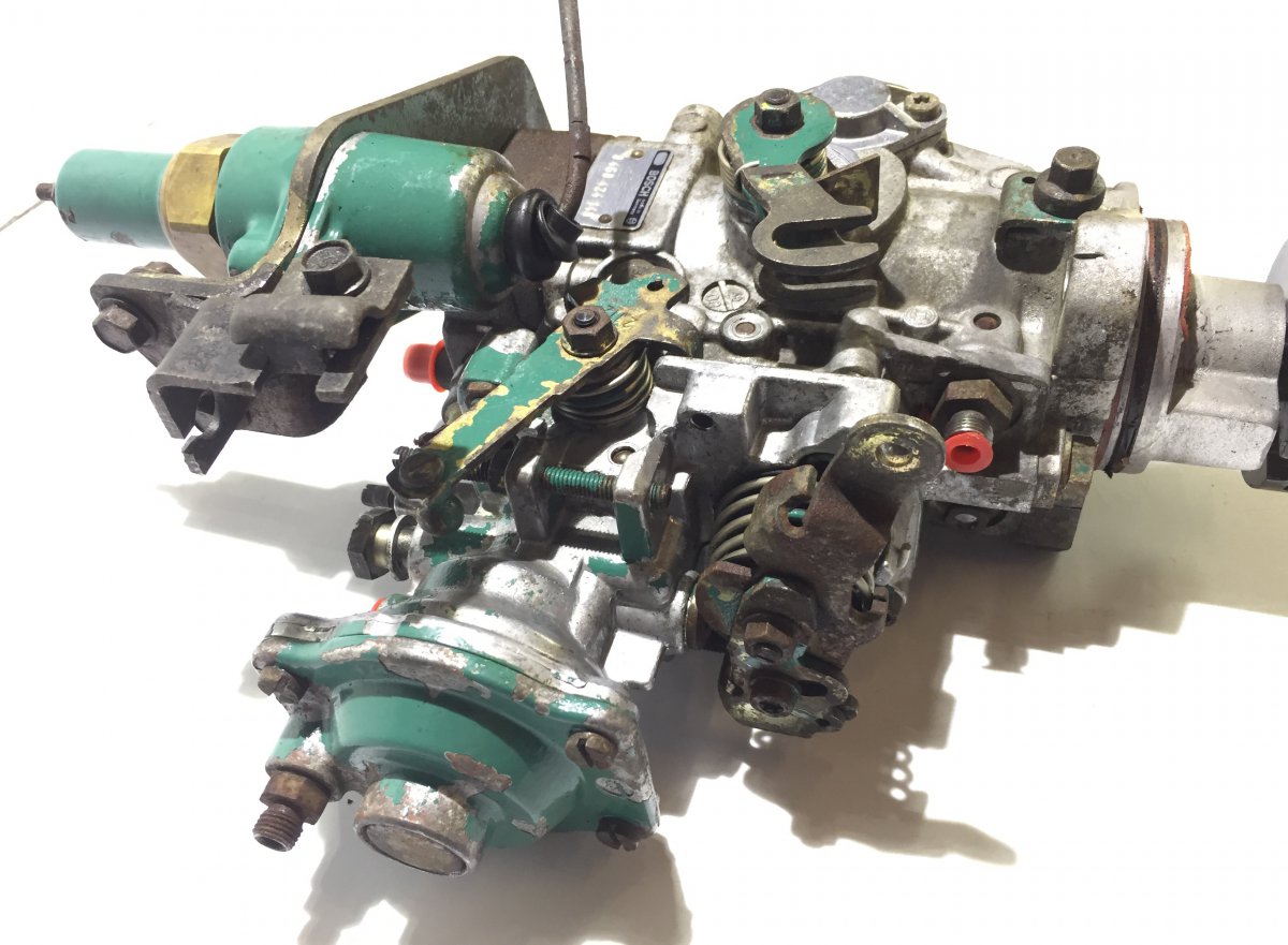 3976565 Injection Pump VOLVO 8113714 8119714 FL, FL6, FL7, FL10, FL12, FS718 (1985-2005) BOSCHImage