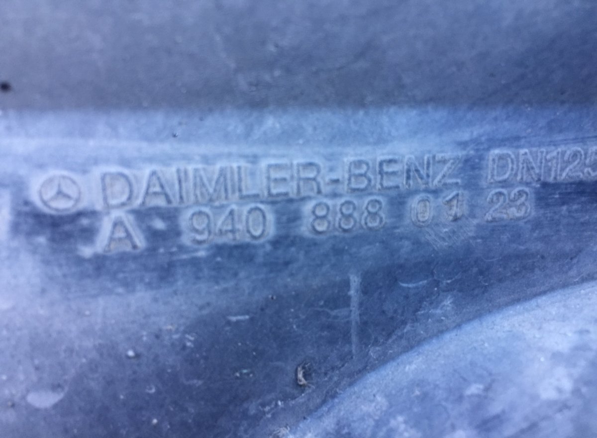 9408880123 Kylargrill, nedre MERCEDES-BENZ A9408880123 A9408880023 9408880023 Atego, Atego 2, Atego 3 (1996-) DAIMLER-BENZImage