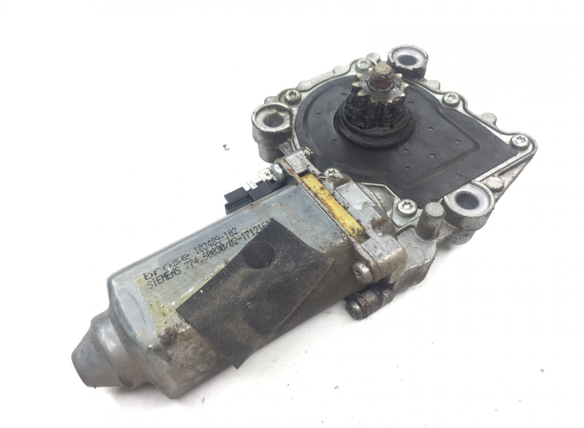 3176550 Silnik regulatora szyby, prawy VOLVO 1062011 5001834831 FH12, FH16, NH12, FH, VNL780 (1993-2014) SIEMENSImage