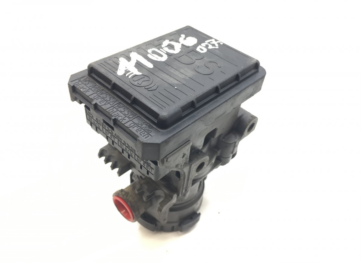 21122034 EBS Valve, Front Axle Left VOLVO 20828237 20570906 20428938 5801290649 7485003022 7420828237 7420428938 7420570906 504100409 7421122034 5801910304 B6, B7, B9, B10, B12 bus (1978-2011) KNORR-BREMSEImage