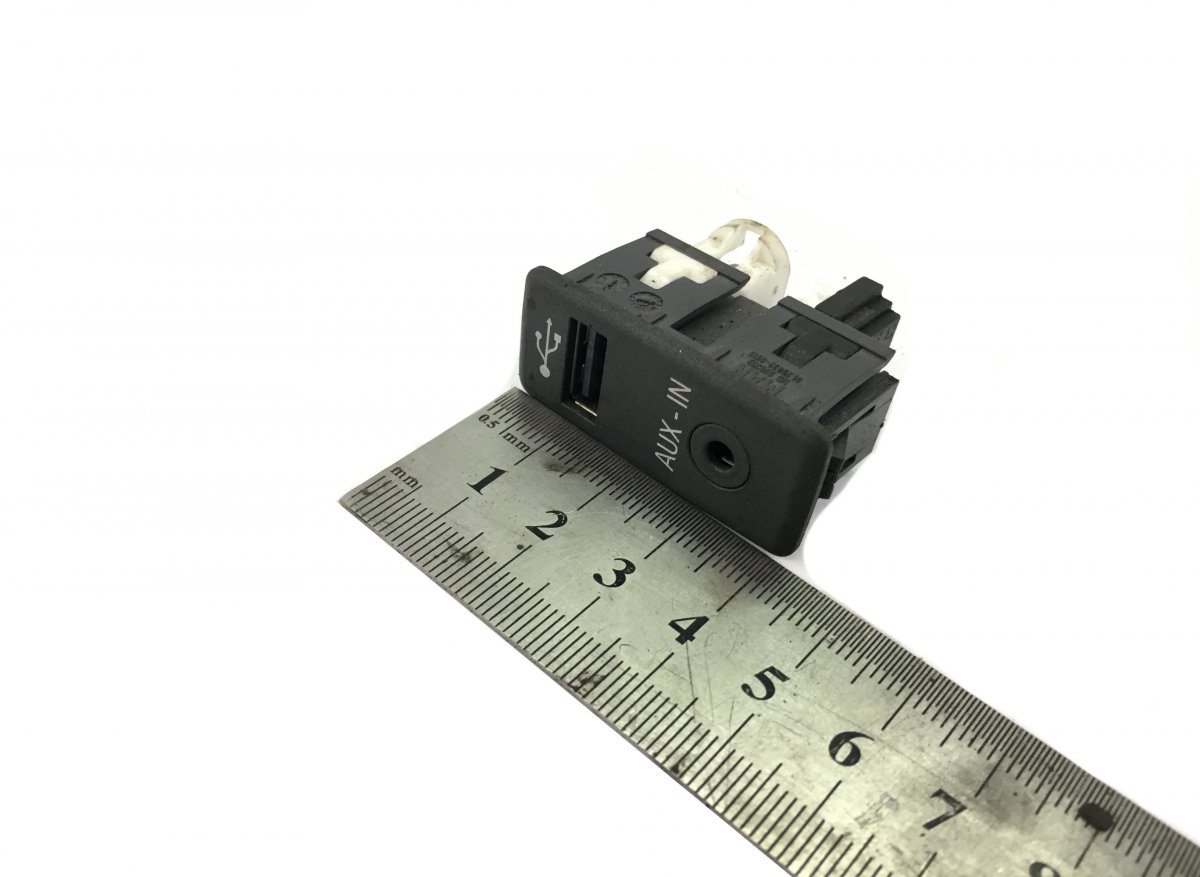 81254320515 Panel with USB & AUX Socket 81.25432-0515 81254320543 81.25432-0543 - MANImage
