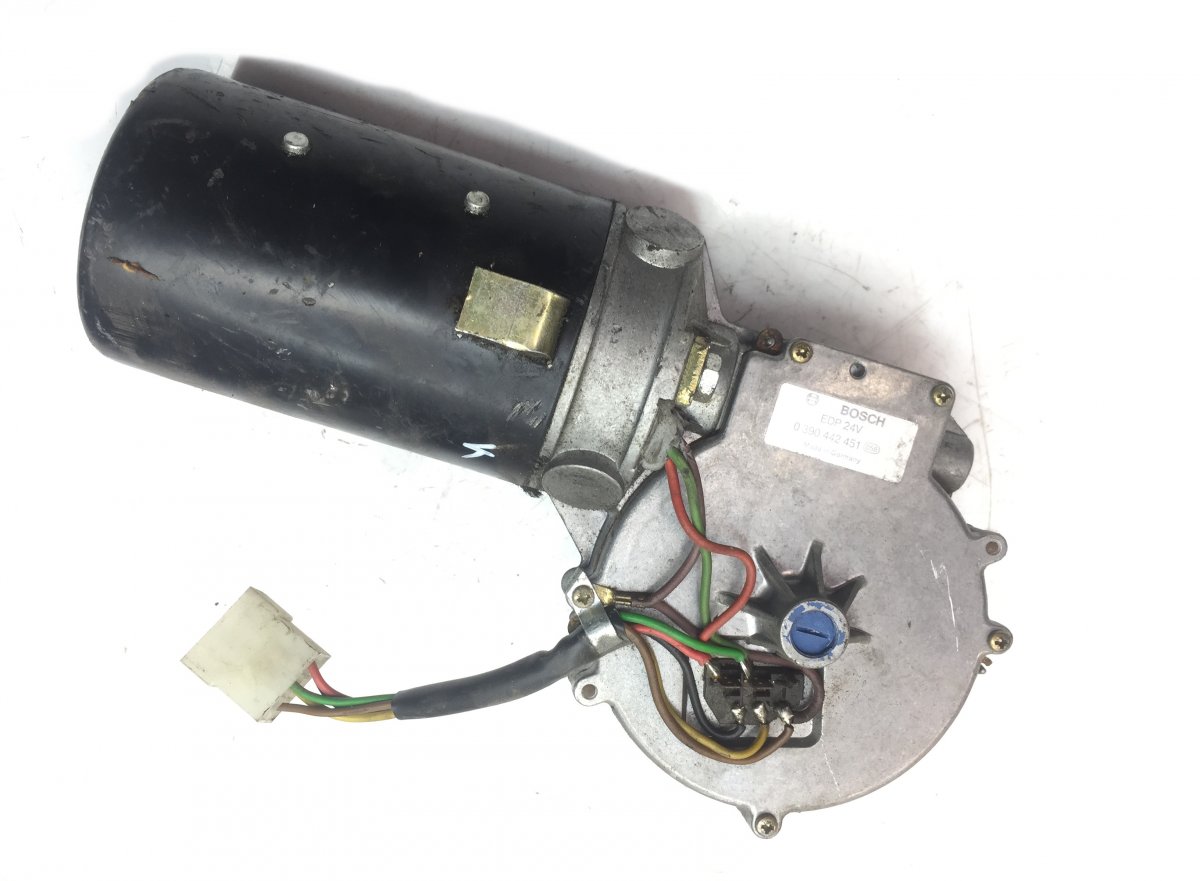 30038263 Silnik wycieraczek przedniej szyby VOLVO 70345684 22672623 1519529 98480223 A0018202042 0018202042 3093014 0390442451 B6, B7, B9, B10, B12 bus (1978-2011) BOSCHImage