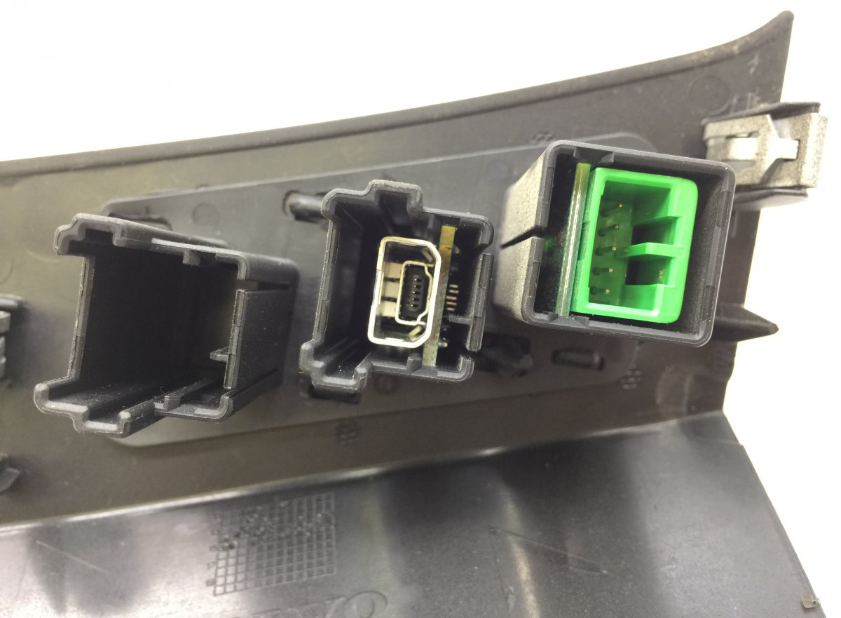 82303887 Panel with USB & AUX Socket VOLVO VOLVO FH, FM, FMX-4 series (2013-)Image