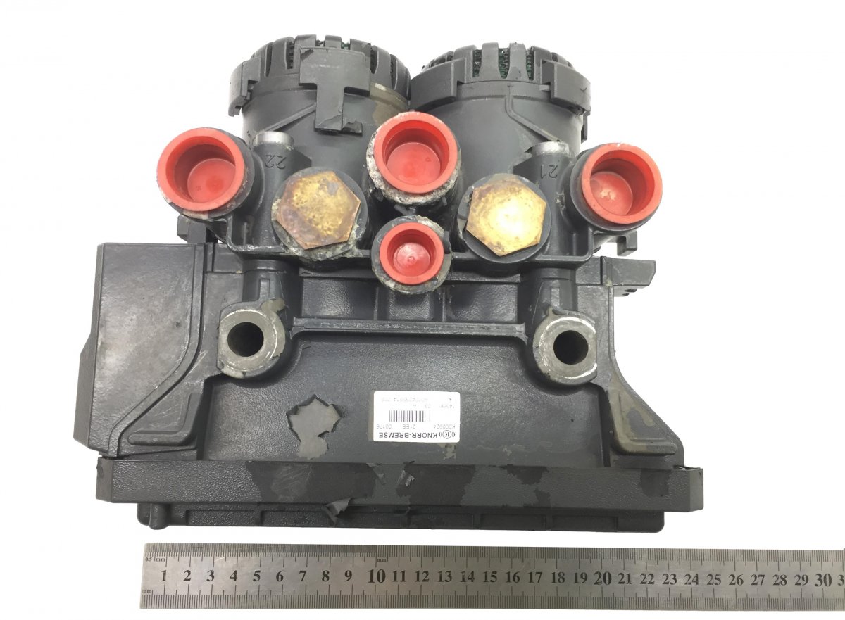 0004295824 EBS-ventil, drivande axel MERCEDES-BENZ A0004295824 A0004297824 0004297824 Antos, Arocs, Actros MP4 (2012-) KNORR-BREMSEImage