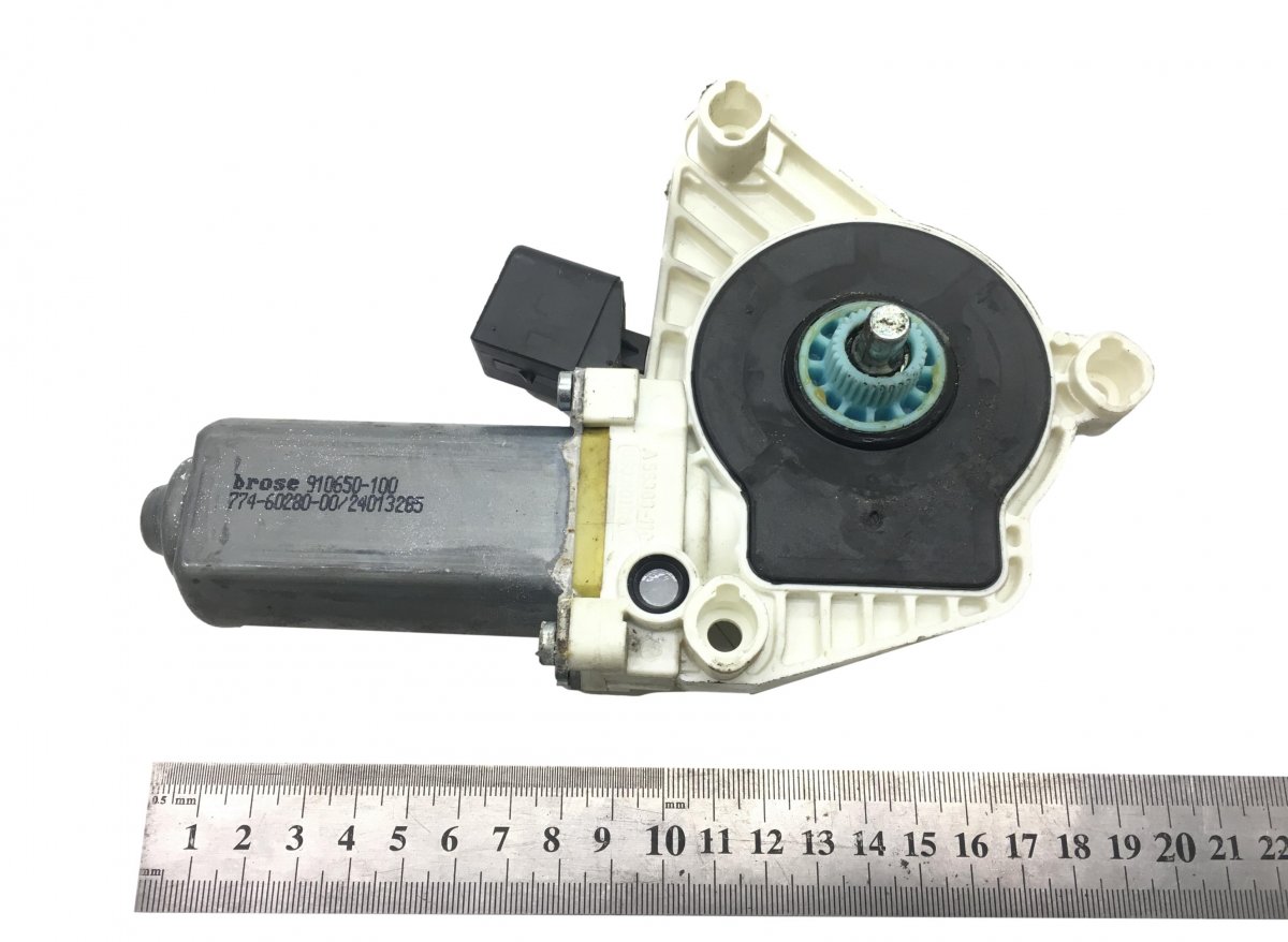 9607201246+ Moteur du régulateur de fenêtre, droit MERCEDES-BENZ 9607201246 A9607201246 Antos, Arocs, Actros MP4 (2012-)Image