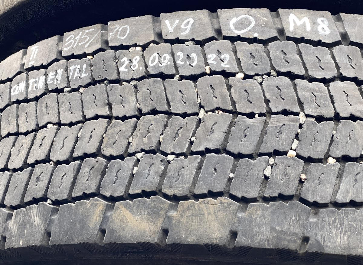 315/70R22.5 Wheel CONTINENTAL Image