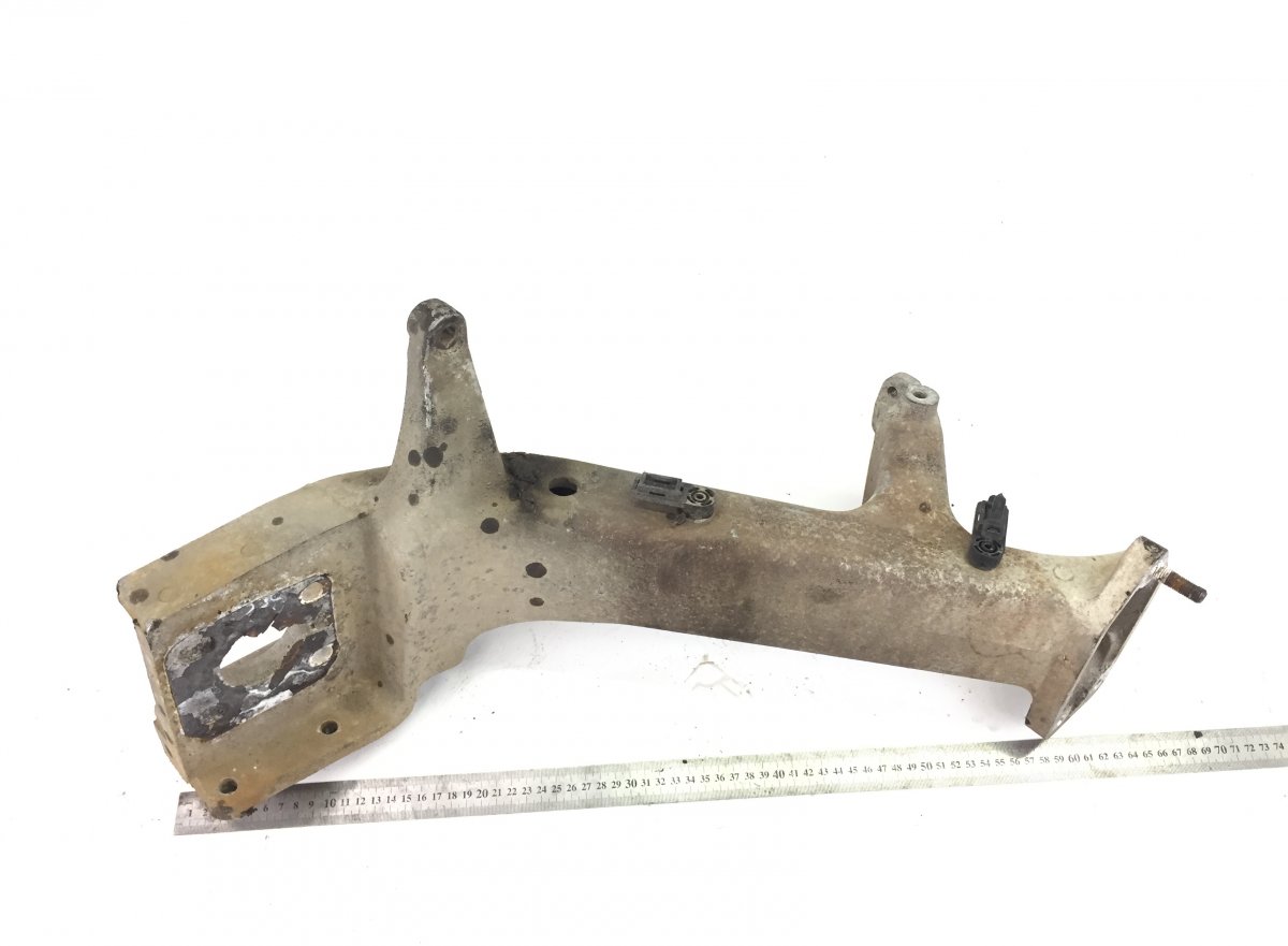 7420819613 Front Bumper Bracket, Right RENAULT TRUCKS 82317469 20819613 7482317469 5010367748 5600201629 Premium, Premium 2 (1996-2014) RENAULTImage