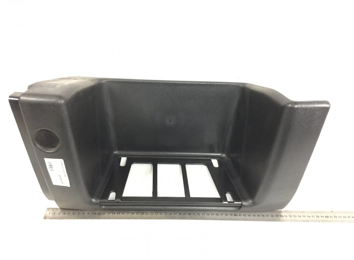 8141003 Step Plate Plastic Body, Small Left - VOLVOImage