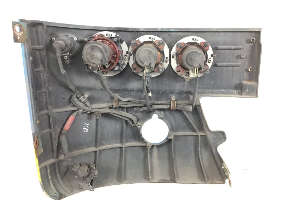 20568246+21406267 Cache pare-chocs avant gauche VOLVO 20568246 20489079 21406267 21626562 70328214 70344553 70324427 21079962 70324425 70324423 B6, B7, B9, B10, B12 bus (1978-2011)Image