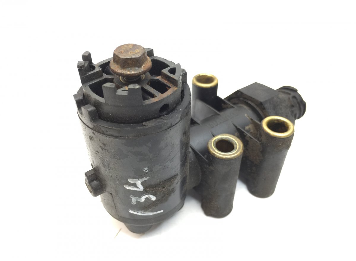 0015420018 Régulateur de niveau à soufflet d'air MERCEDES-BENZ A0015420018 1505054 500340806 81259370023 5021170130 81.25937-0023 A0015424018 0015424018 69093 1934583 505815978 Econic (1998-2014) WABCOImage