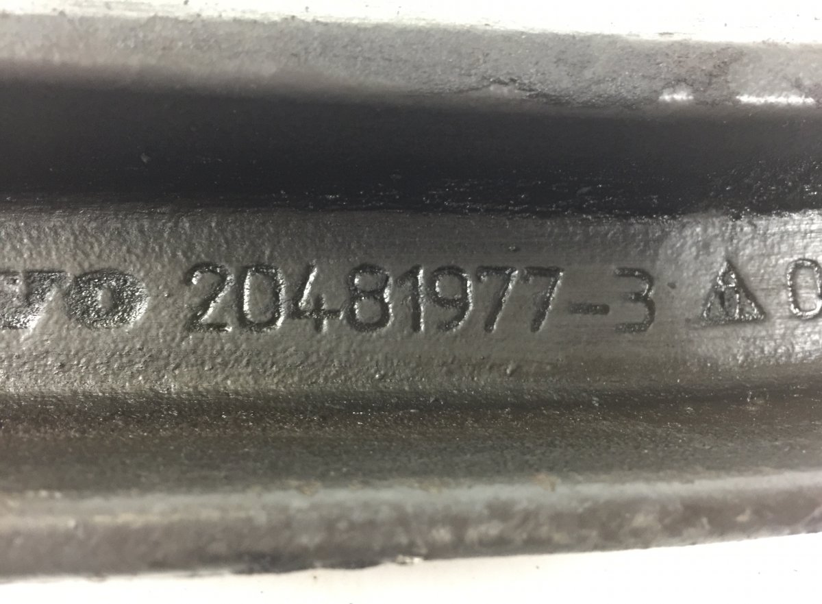 20481977 Krängningshämmare i längdled, framaxel, höger VOLVO 20545790 3986358 20490263 FH12, FH16, NH12, FH, VNL780 (1993-2014)Image