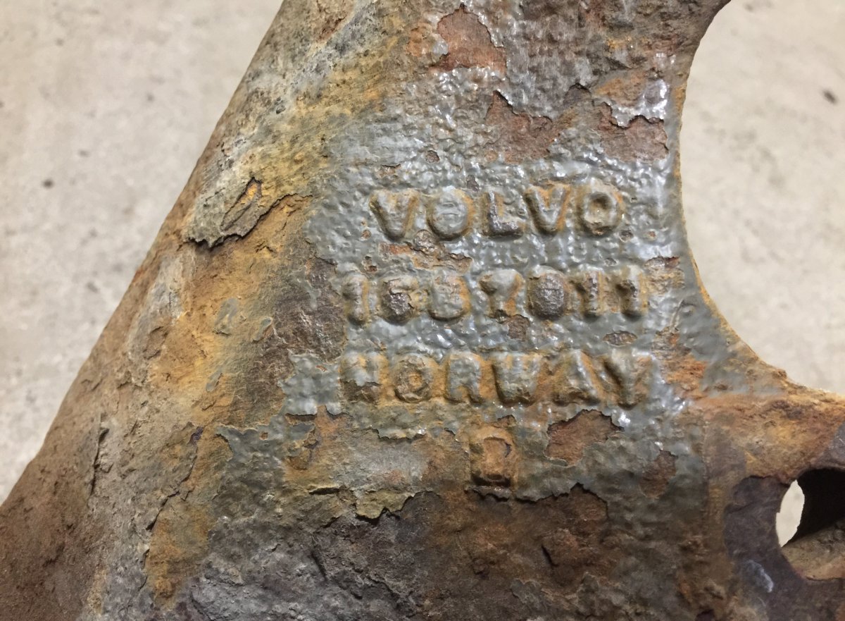 1587011 Trumuļu bremžu suports, Priekšas tilts, kreisā puse - VOLVOImage