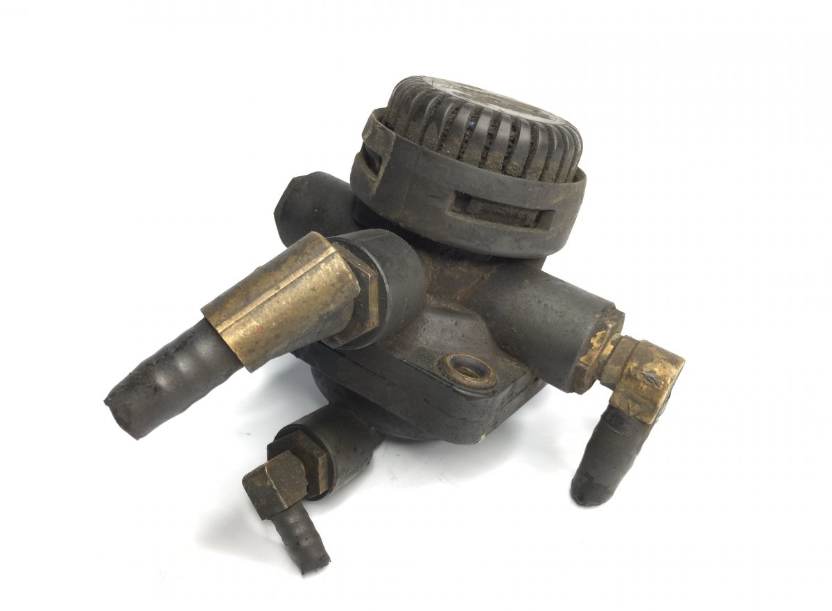 81521166074 Relay Valve 81.52116-6074 81.52116-9074 81521169074 81.52116-9075 81521169075 A0044296344 81521166075 81.52116-6075 A0044298044 0044296344 0044298044 81521166076 81.52116-6076 1518267 1935646 - WABCOImage