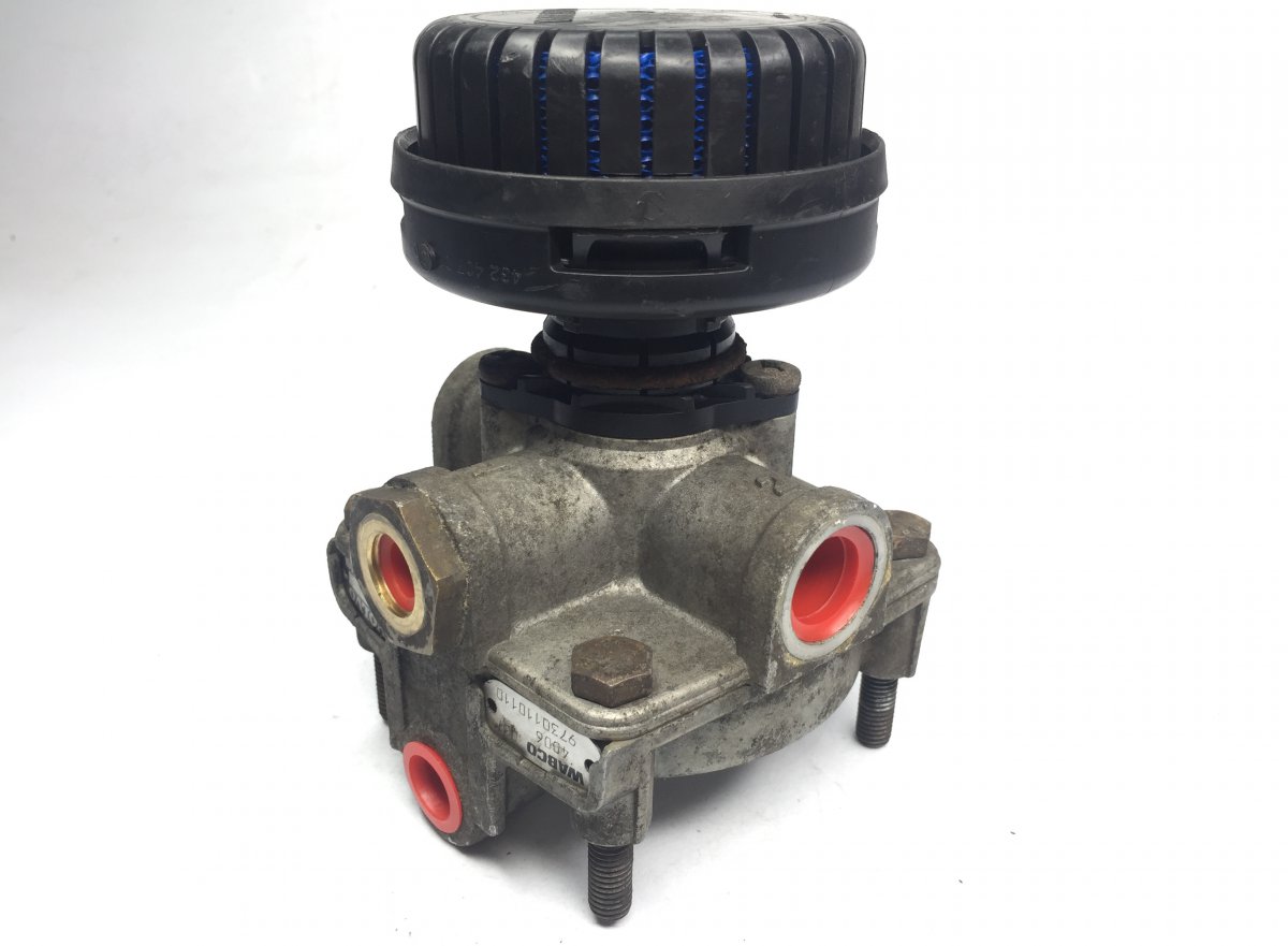 3173824 Relay Valve VOLVO 3173150 85003978 1082666 42125234 41031426 1340470 1505410 1238474 1238501 1342511 1313871 1305026 1340470R 1519331 1197892 350000 350001 81521166010 81.52116-6010 81.52116-9010 81521169010 81.52116-9036 81521169036 81.52116-9019Image