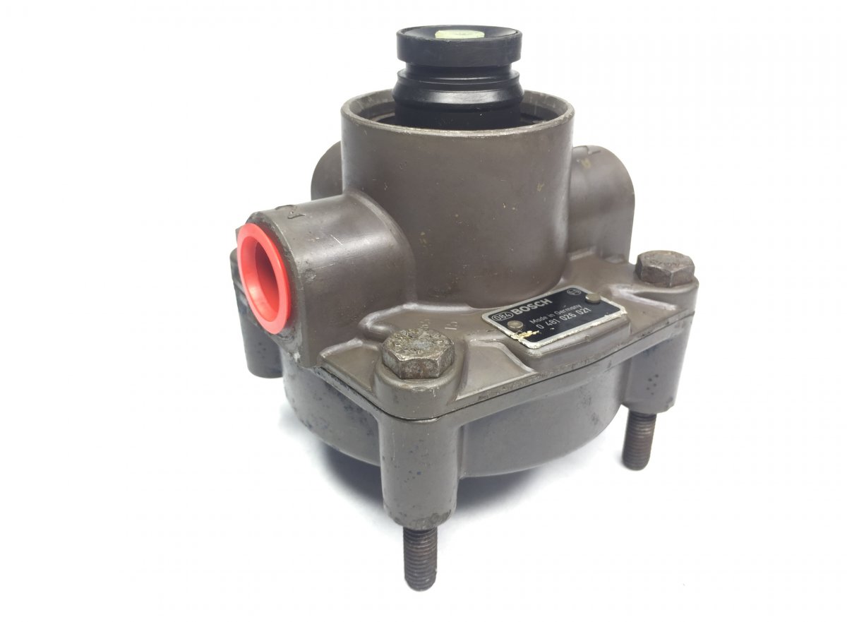 3173824 Relay Valve 3173150 85003978 1082666 42125234 41031426 1340470 1505410 1238474 1238501 1342511 1313871 1305026 1340470R 1519331 1197892 350000 350001 81521166010 81.52116-6010 81.52116-9010 81521169010 81.52116-9036 81521169036 81.52116-9019 81521Image