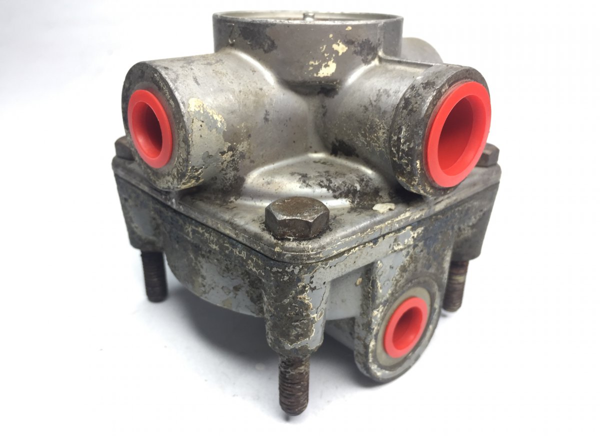 3173824 Relay Valve DAF 3173150 85003978 1082666 42125234 41031426 1340470 1505410 1238474 1238501 1342511 1313871 1305026 1340470R 1519331 1197892 350000 350001 81521166010 81.52116-6010 81.52116-9010 81521169010 81.52116-9036 81521169036 81.52116-9019 8Image