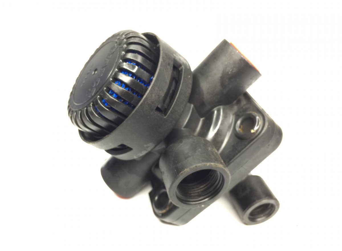 81521166074 Relay Valve 81.52116-6074 81.52116-9074 81521169074 81.52116-9075 81521169075 A0044296344 81521166075 81.52116-6075 A0044298044 0044296344 0044298044 81521166076 81.52116-6076 1518267 1935646 - WABCOImage