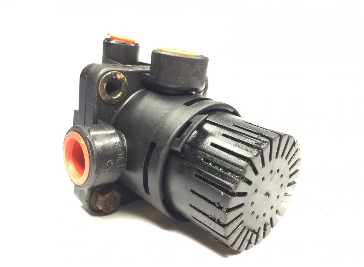 81521166074 Relay Valve 81.52116-6074 81.52116-9074 81521169074 81.52116-9075 81521169075 A0044296344 81521166075 81.52116-6075 A0044298044 0044296344 0044298044 81521166076 81.52116-6076 1518267 1935646 - KNORR-BREMSEImage