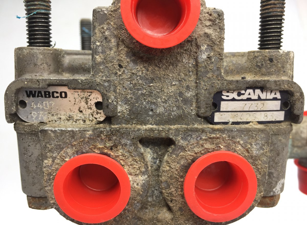 1425183 Relay Valve SCANIA 1342598 1350118 1935660 1504903 P,G,R,T-series (2004-2017) WABCOImage