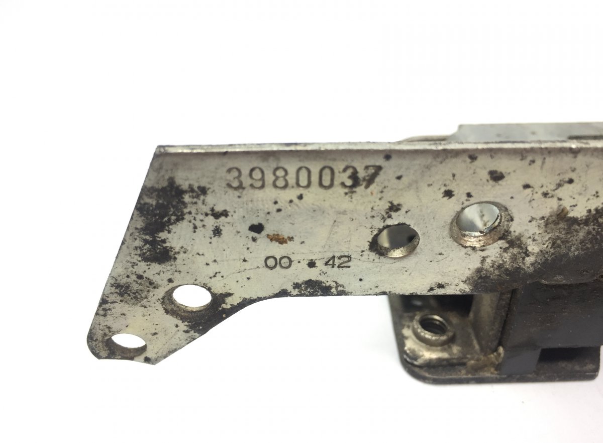 20588326 Dörrlås, höger 21261275 21505894 3175724 24427401 20922539 - VOLVOImage