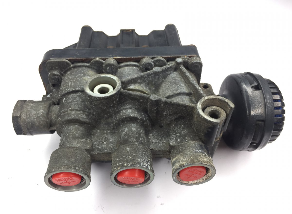 81259026238 ECAS Valve IVECO 81.25902-6238 81.25902-6145 81.25902-9145 81259026145 81259029145 20707214 1343255 5010457434 41211012 1304587 1934991 1343255R Stralis, Trakker (2002-) WABCOImage