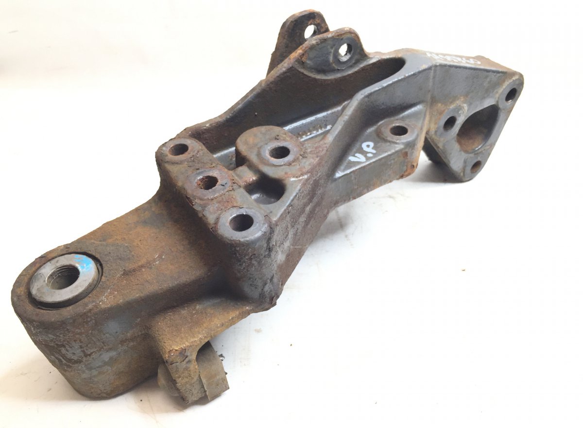 20467739 Suport pentru arcuri lamelare, axa față spate stânga VOLVO 21046172 21321850 FH12, FH16, NH12, FH, VNL780 (1993-2014)Image