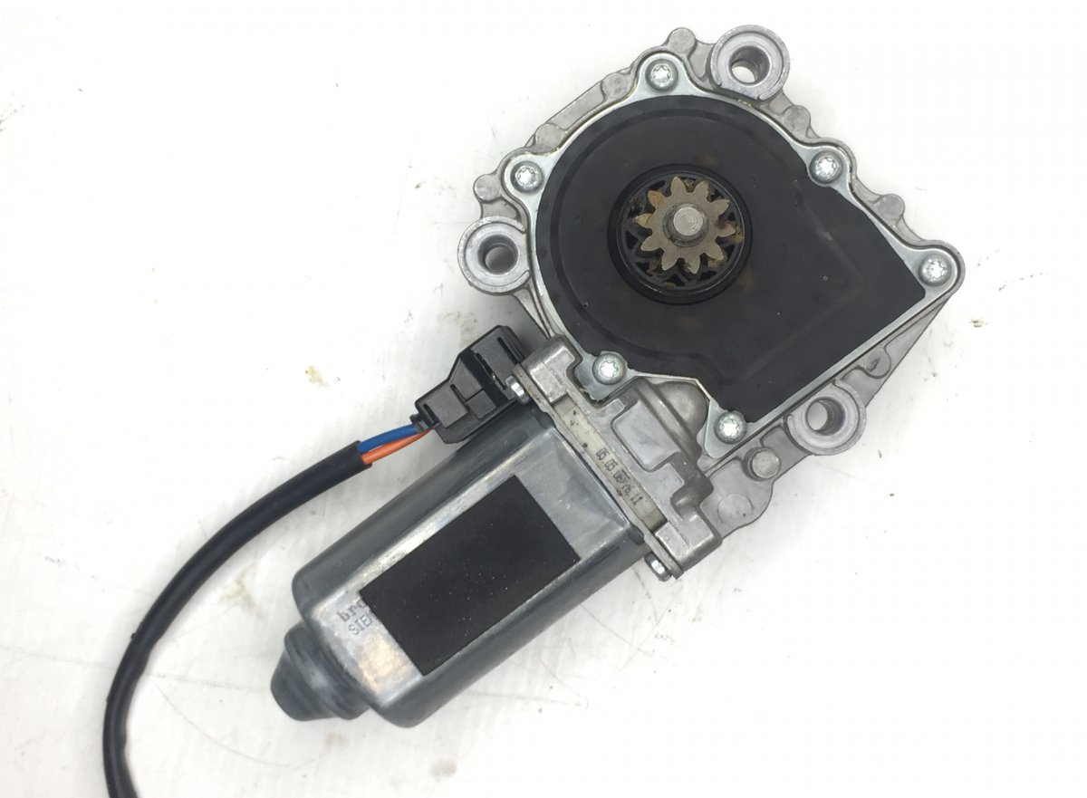 1442293 Silnik regulatora szyby, prawy SCANIA 2303355 2572363 1366762 560098 P,G,R,T-series (2004-2017) SIEMENSImage