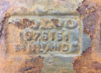 1077914 Suportul tijei de torque, axa față stângă VOLVO 1075151 FH12, FH16, NH12, FH, VNL780 (1993-2014)