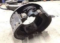 9424230306 Trumuļu bremžu suports, Dzenošais tilts, labā puse MERCEDES-BENZ A6174233211 6174230630 6174233211 A6174230630 A9424230306 SK, LK, LN2 (1984-1998)