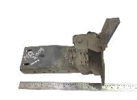 9305203733 Кронштейн нижней подножки, левый A9305203733 - MERCEDES-BENZ