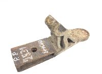9433234184 Suportul barei de stabilizare, axa față jos dreapta MERCEDES-BENZ A9433234184 A9413230521 9413230521 Atego, Atego 2, Atego 3 (1996-)