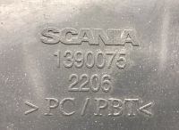 1390075 Corp din plastic cu placă de treaptă, mare stânga SCANIA 4-series (1995-2006)