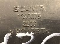 1390075 Corp din plastic cu placă de treaptă, mare stânga SCANIA 4-series (1995-2006)