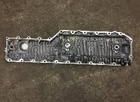 20952964 Capacul răcitorului de ulei de motor VOLVO 21121525 20536623 20952988 21508091 21423744 7421508091 FH12, FH16, NH12, FH, VNL780 (1993-2014)