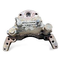1928818 Bromsok drivande axel, vänster SCANIA 1363749 1473364 1517004 1731224 1756386 1921156 1946324 1756388 4-series bus (1996-2006) KNORR-BREMSE